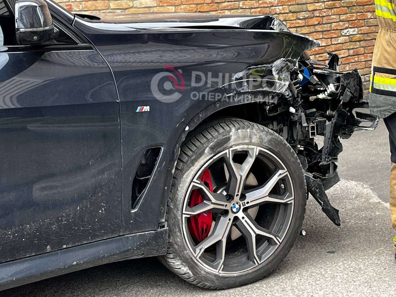 BMW въехал в газовую трубу на Троицкой 22.04: подробности и фото