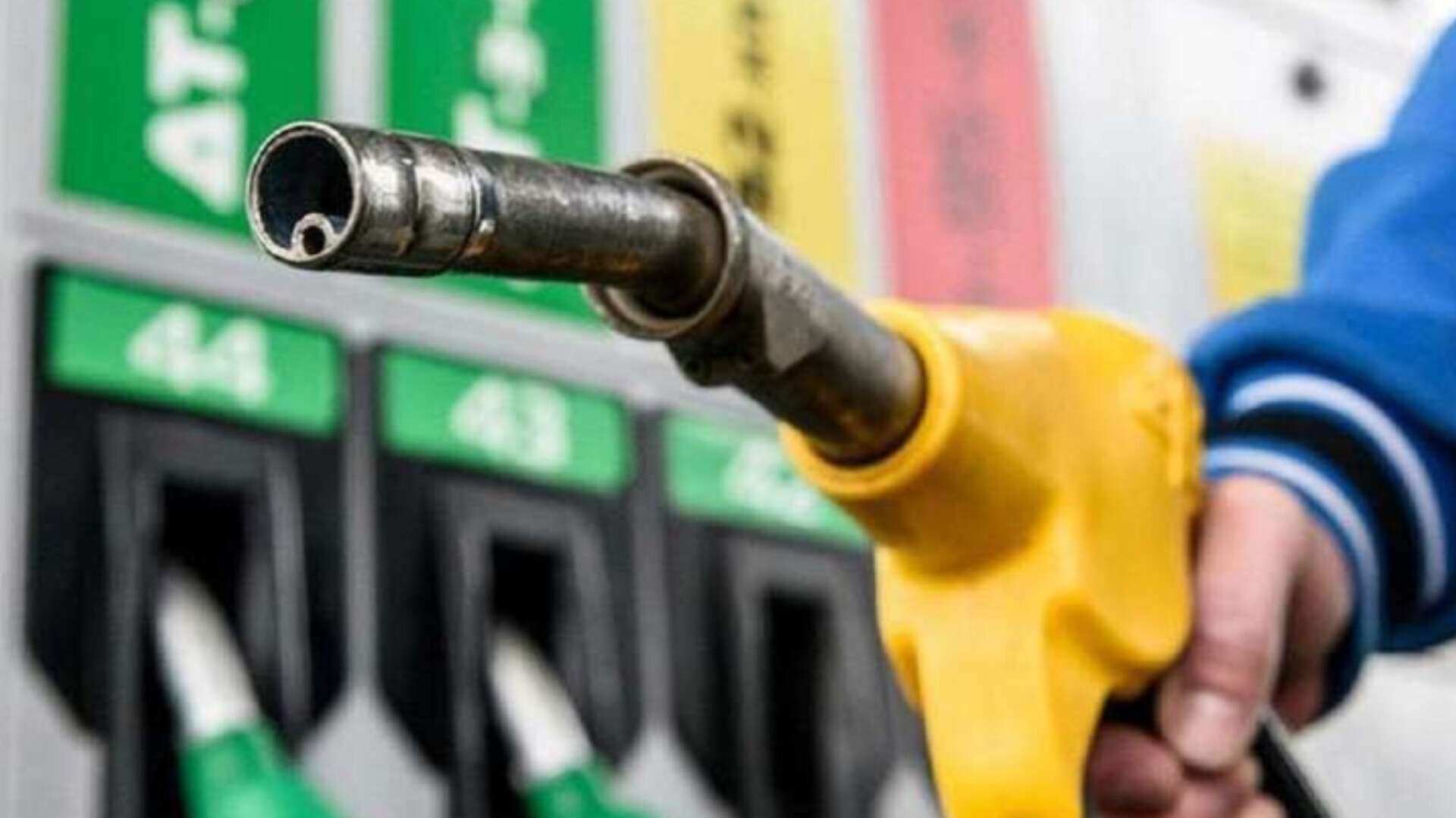 Українські заправки можуть переглянути вартість пального: в АМКУ назвали термін
Антимонопольний комітет України рекомендував автозаправним станціям найближчим часом змінити ціни на бензин, дизельне пальне та скраплений газ. Про це повідомляє…