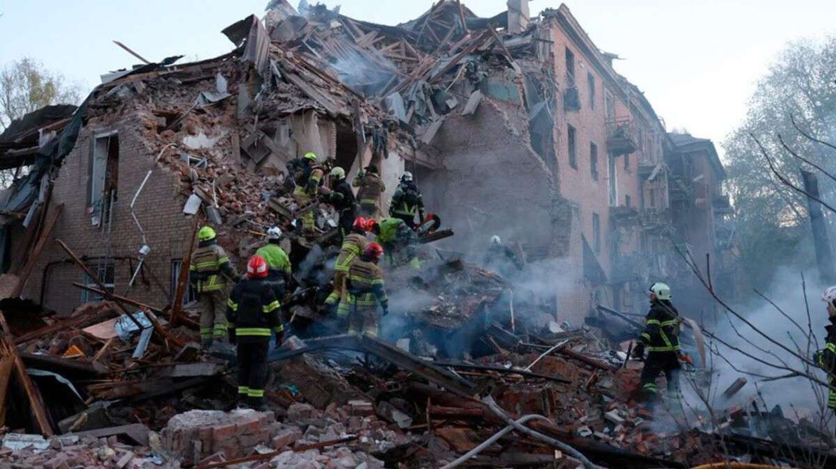 Атака на Днепр 25 апреля: из-под завалов достали тела погибших