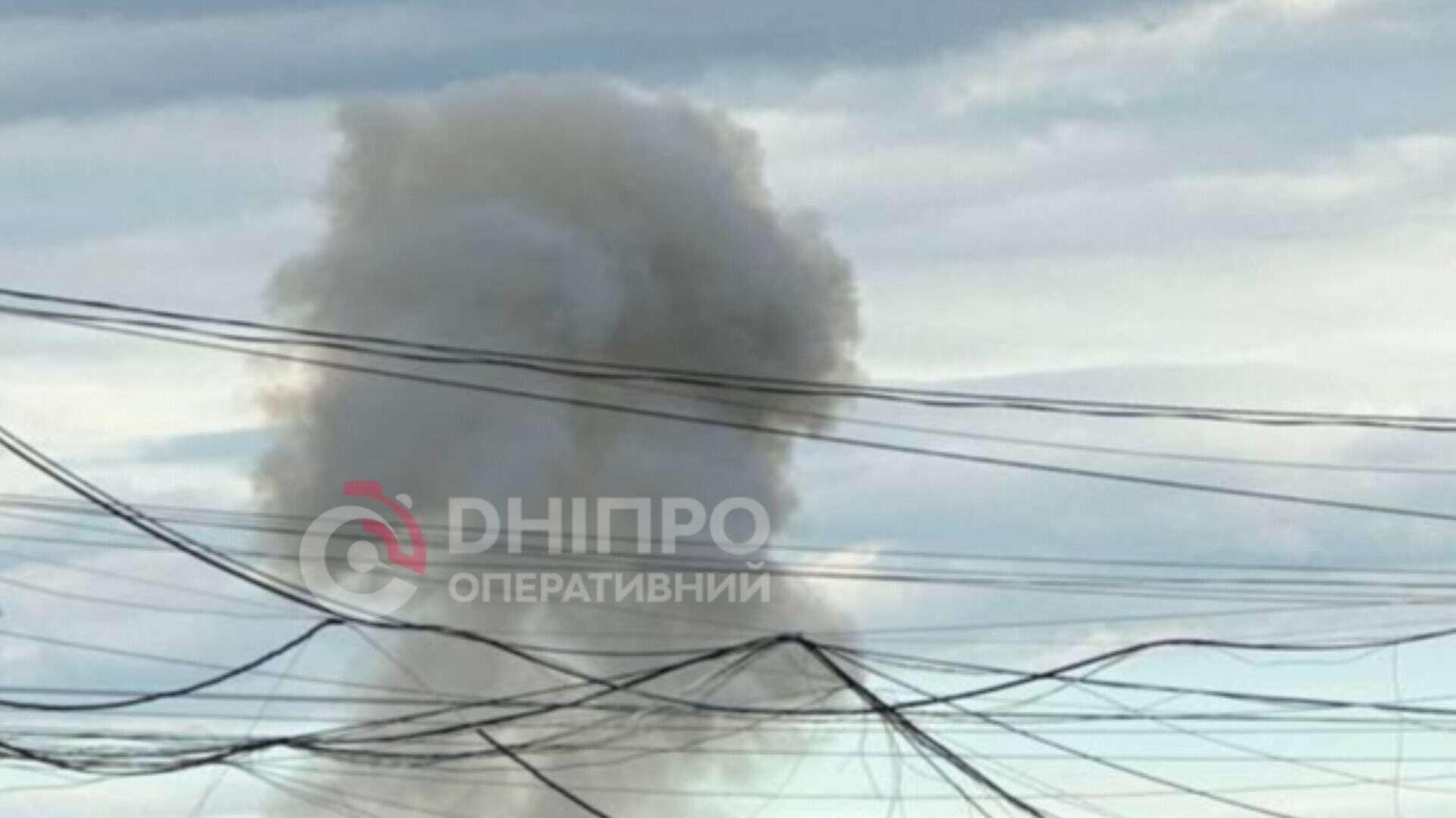 Росіяни знову атакували Дніпро: у місті пролунав потужний вибух
У суботу, 25 квітня, у Дніпрі пролунав черговий вибух. Над містом здійнявся густий стовп диму, передає кореспондент ІА "Дніпро Оперативний". …