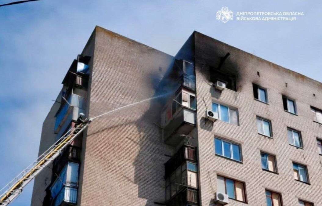 Враг ударил по трем районам Днепропетровщины: есть пострадавшие и много разрушений
