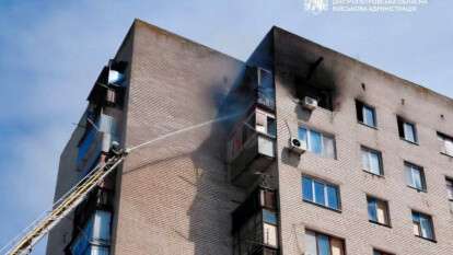 Враг ударил по трем районам Днепропетровщины: есть пострадавшие и много разрушений