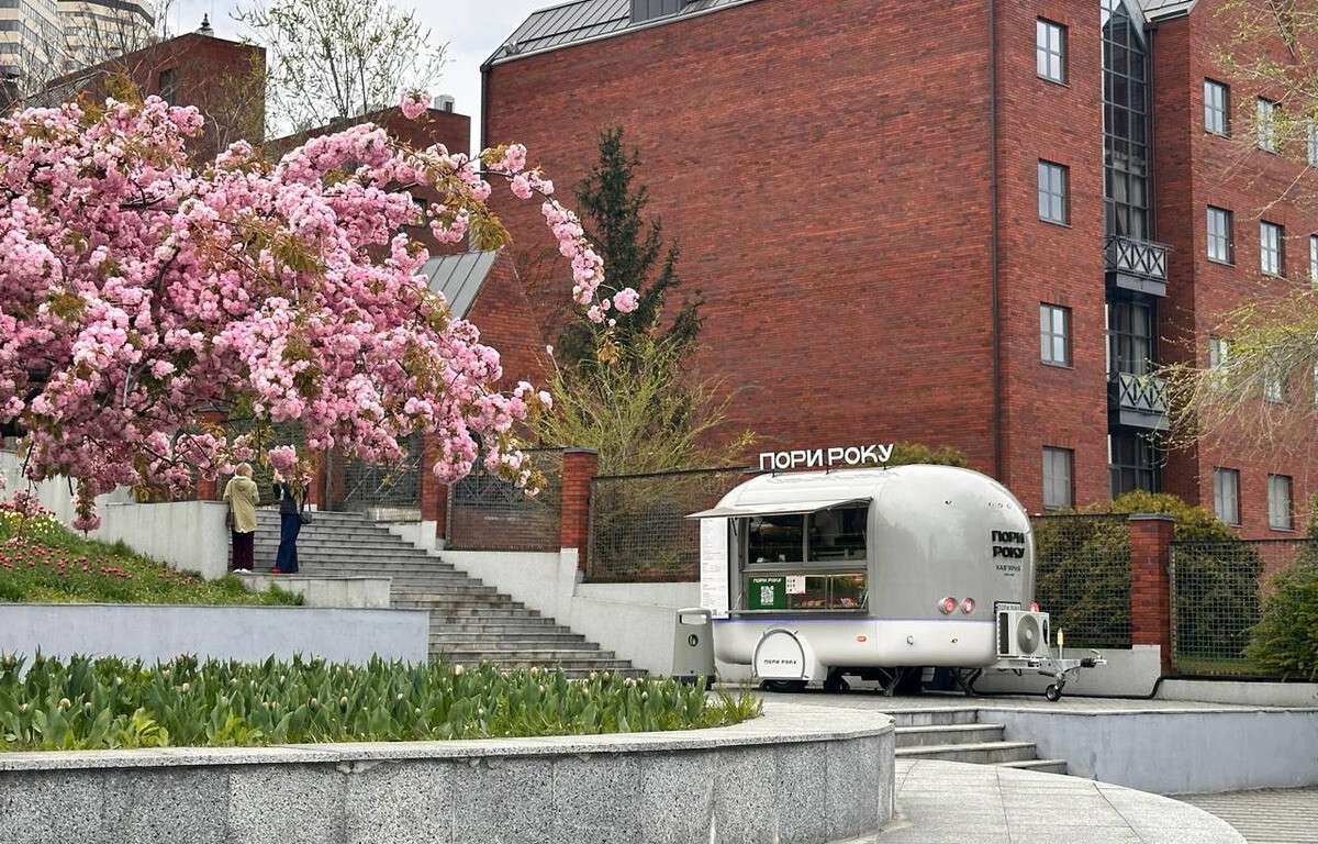 Прогноз погоди у Дніпрі на сьогодні, 27 квітня 2026
У понеділок, 27 квітня, з ранку й до самого вечора у Дніпрі буде зберігатися похмура погода. Без опадів. Чи чекати…