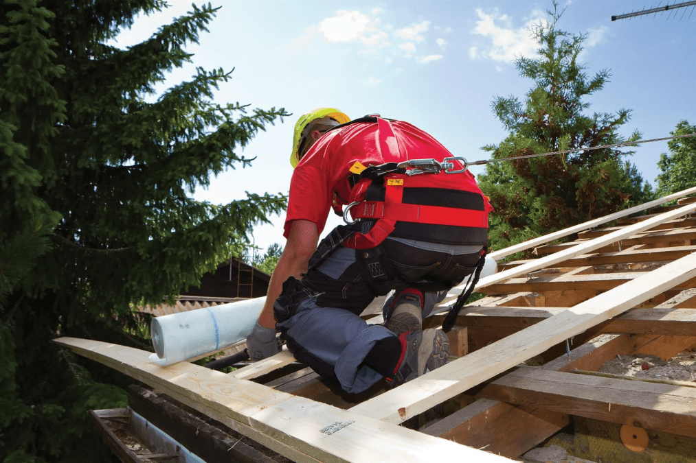 Робота покрівельником за кордоном: вакансії, зарплати та перспективи для українців