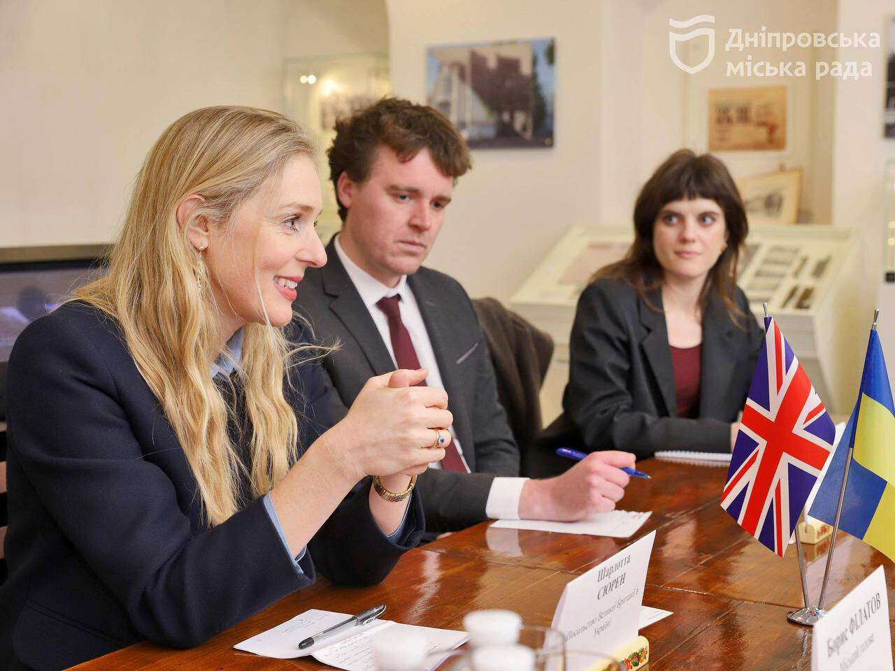 Филатов встретился с исполняющей обязанности посла Великобритании в Украине Шарлоттой Сюрен