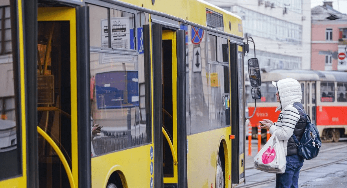 У Дніпрі з 9 травня подорожчає проїзд у міських автобусах