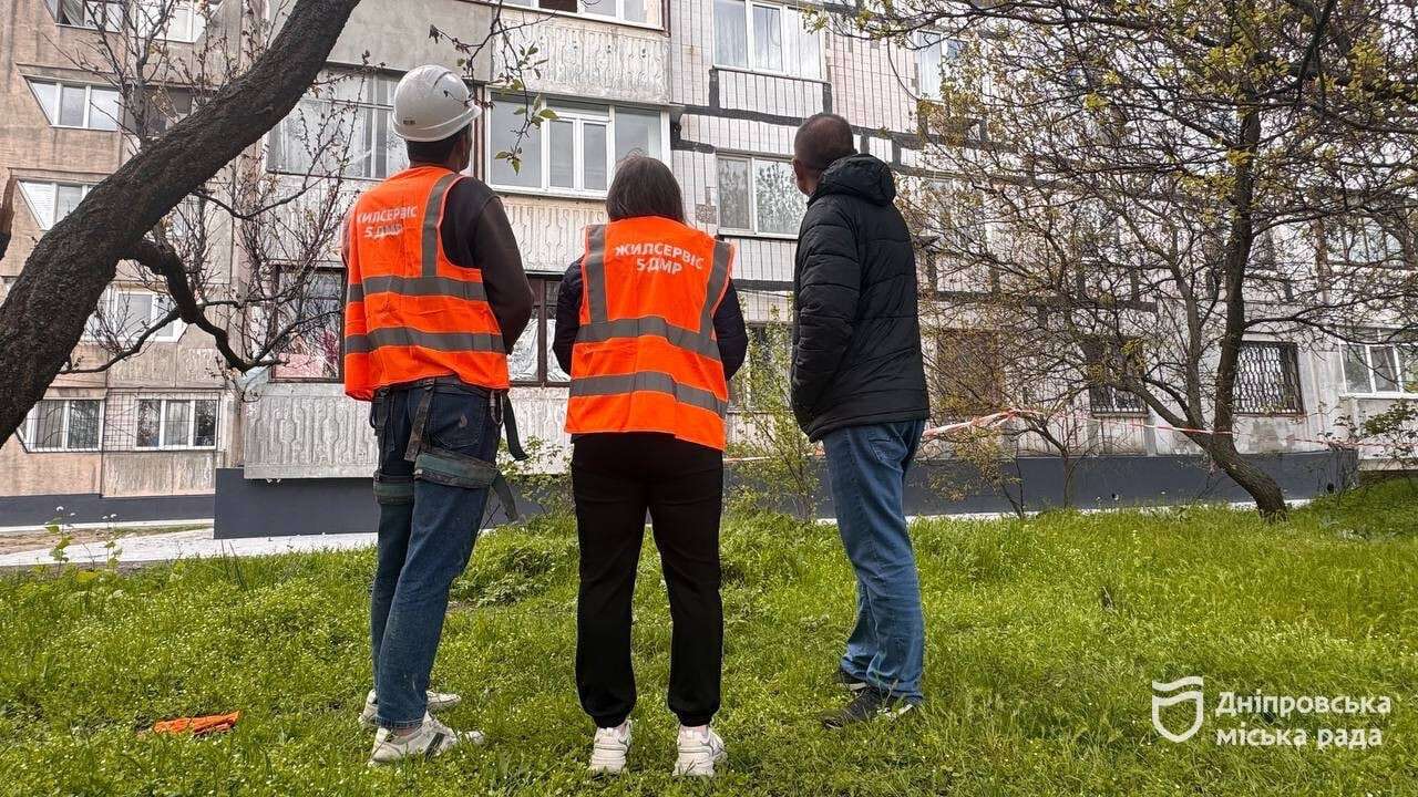 Ремонтируют межпанельные швы в доме на Мозолевского: как продвигаются работы