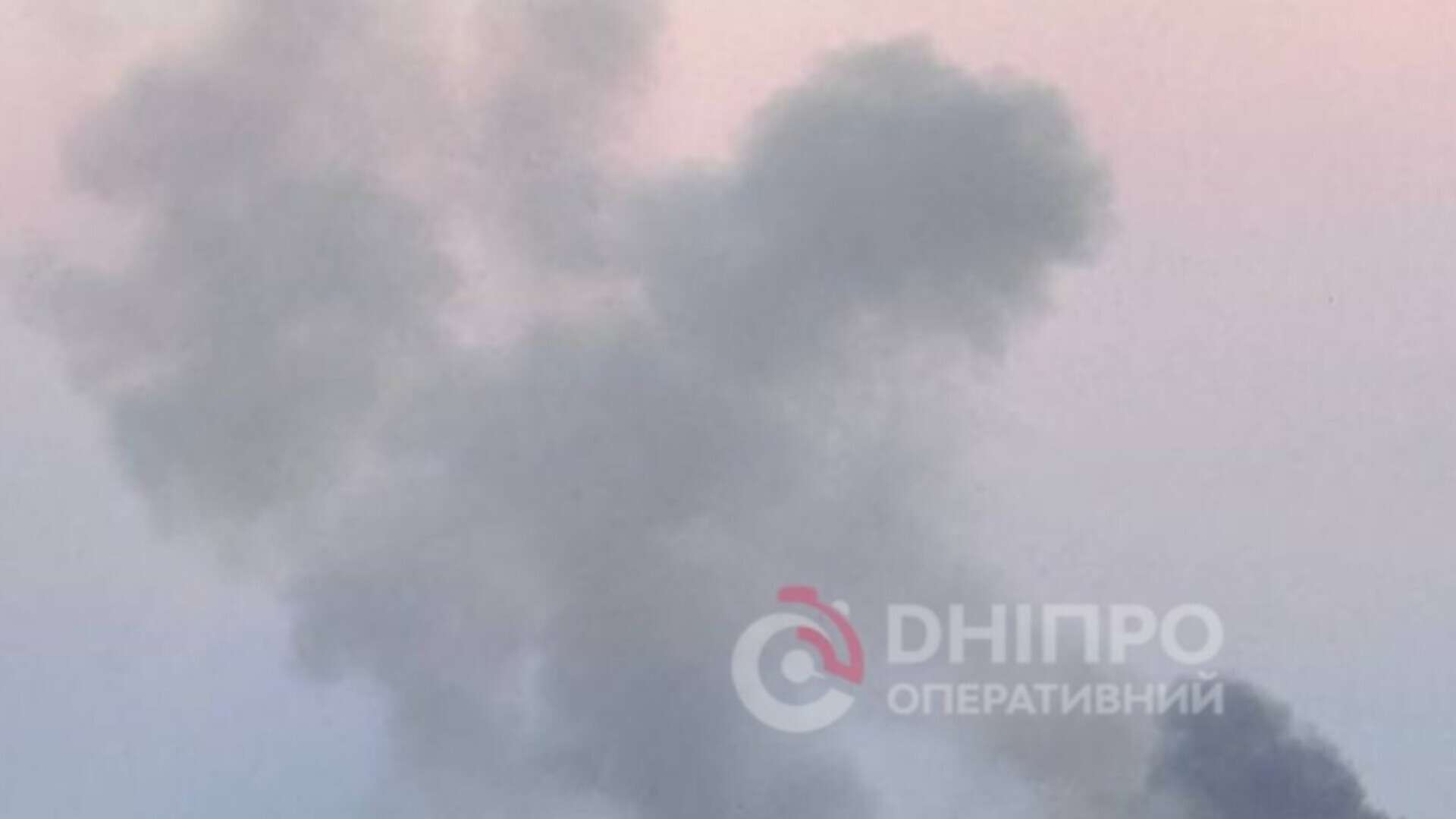У Дніпрі пролунав вибух: над містом здійнявся стовп диму
Ввечері вівторка, 5 травня, у Дніпрі було чутно вибухи. Про це повідомляє кореспондент ІА "Дніпро Оперативний". 
Відомо, що повітряну тривогу…
