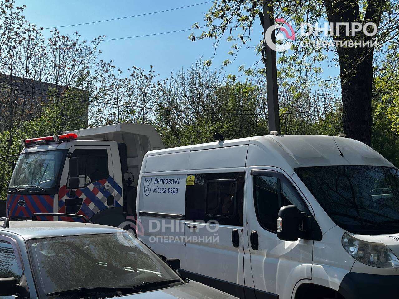 Атака на Днепр 7 мая: повреждены дома и автомобили &mdash; кадры с места происшествия
