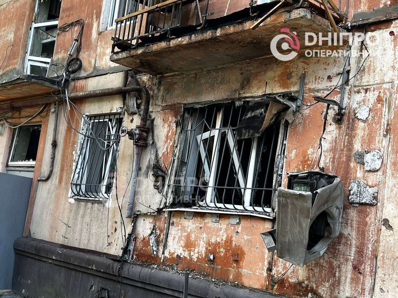 Атака на Днепр 7 мая: повреждены дома и автомобили &mdash; кадры с места происшествия