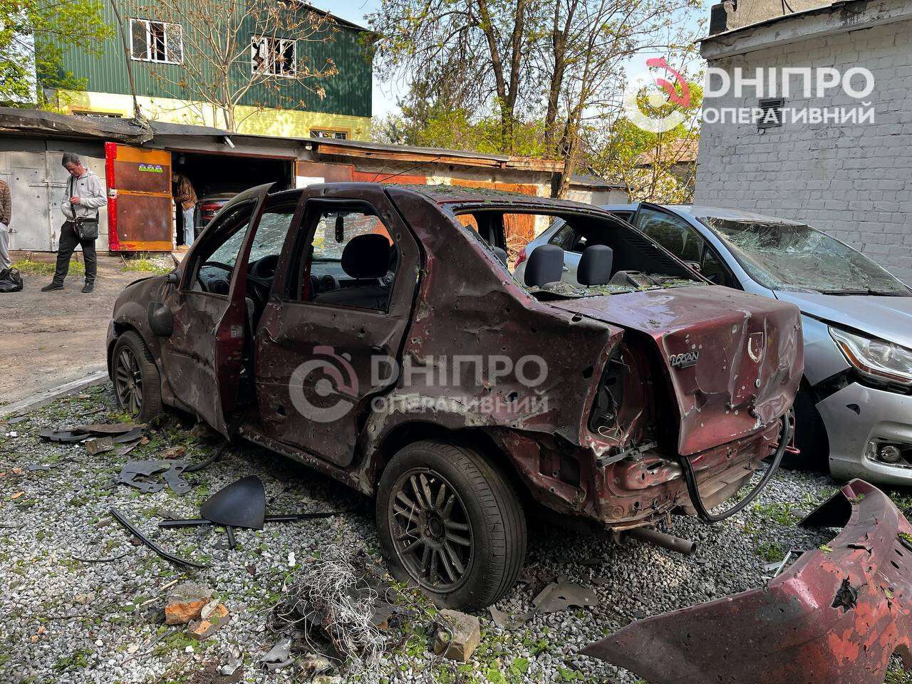 Атака на Днепр 7 мая: повреждены дома и автомобили &mdash; кадры с места происшествия
