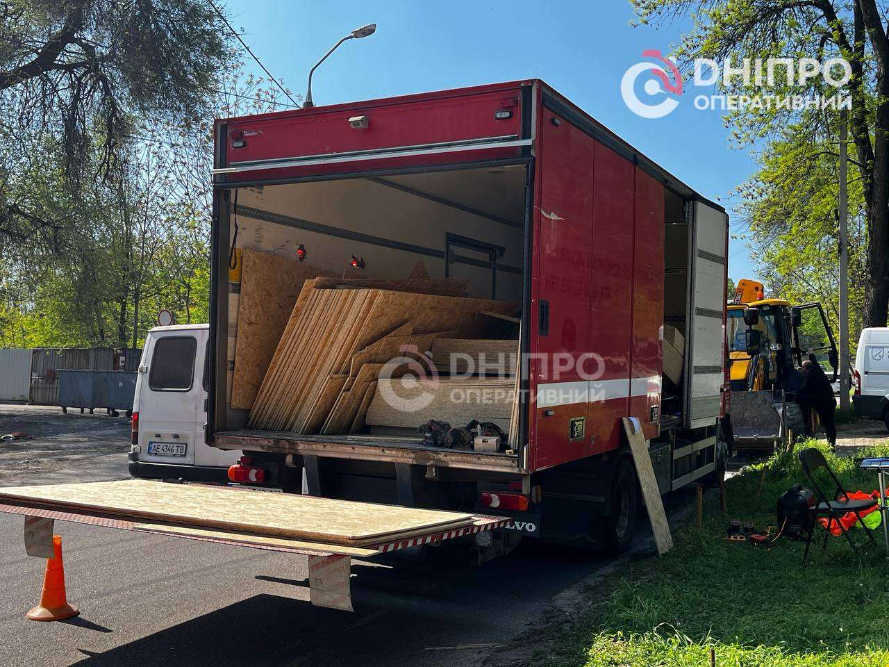 Атака на Днепр 7 мая: повреждены дома и автомобили &mdash; кадры с места происшествия