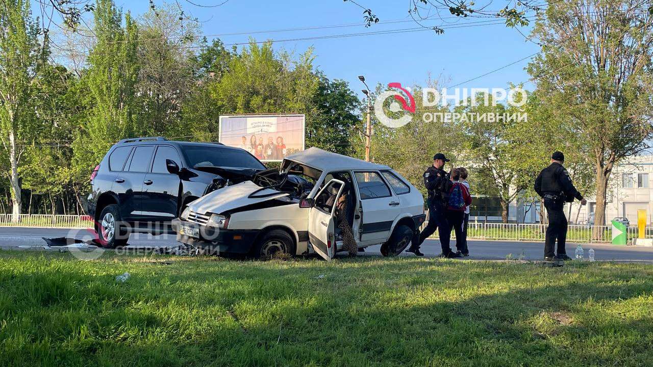 ДТП на Запорожском шоссе 07.05: смяло ВАЗ, есть пострадавший