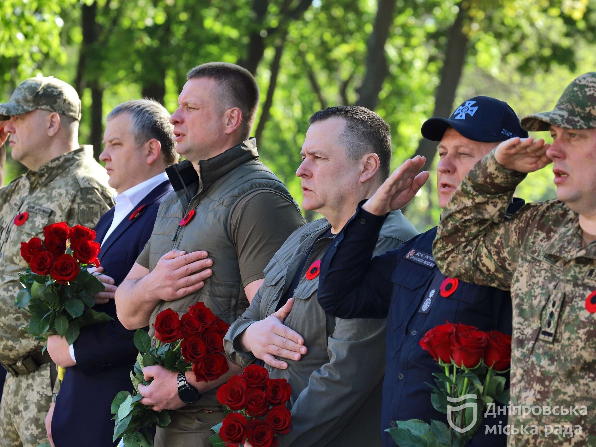 Керівник ДніпроОВА Ганжа та мер Філатов взяли участь у вшануванні Дня пам'яті та перемоги над нацизмом у Другій світовій