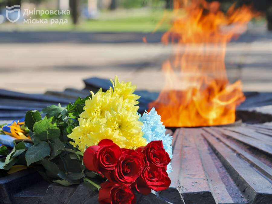 Керівник ДніпроОВА Ганжа та мер Філатов взяли участь у вшануванні Дня пам'яті та перемоги над нацизмом у Другій світовій