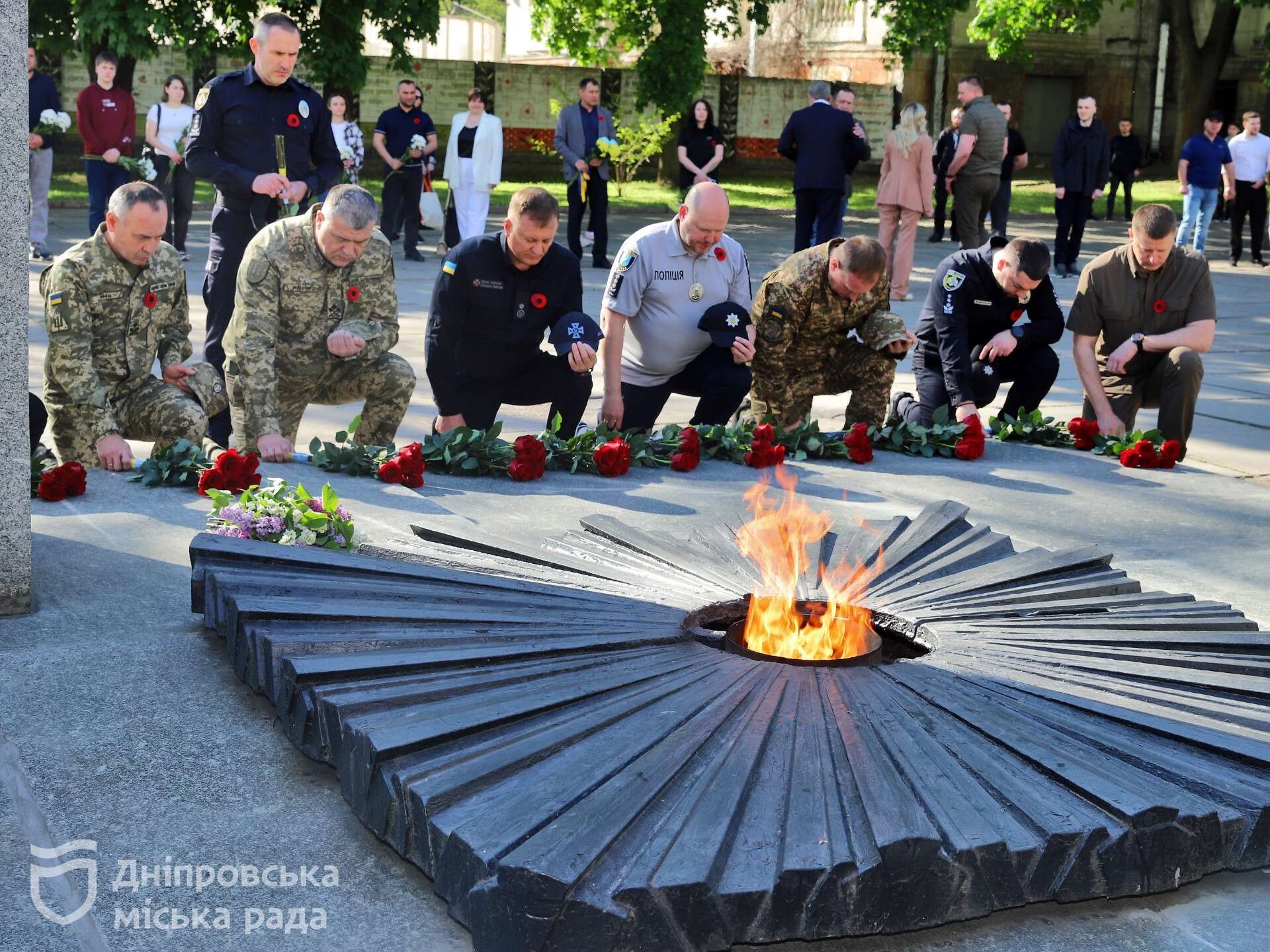 Керівник ДніпроОВА Ганжа та мер Філатов взяли участь у вшануванні Дня пам'яті та перемоги над нацизмом у Другій світовій
