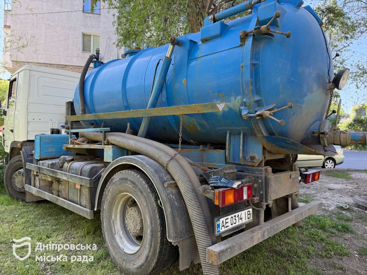 Пожежні гідранти оновлюють у Дніпрі: нове обладнання встановили на вул. Робочій