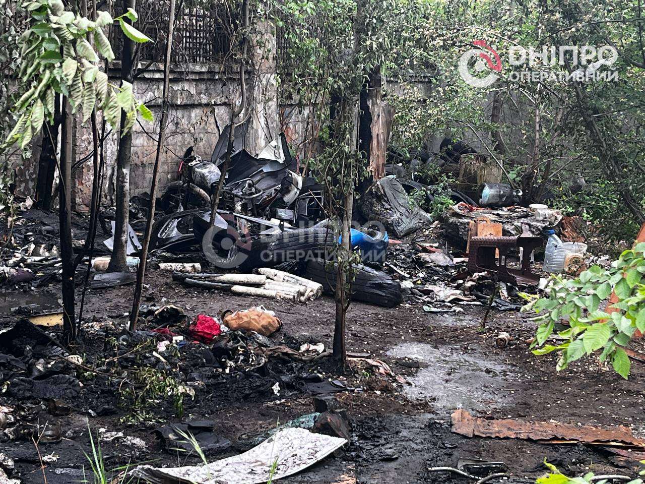 Стовп чорного диму над лівим берегом Дніпра 11.05 - подробиці з місця поді