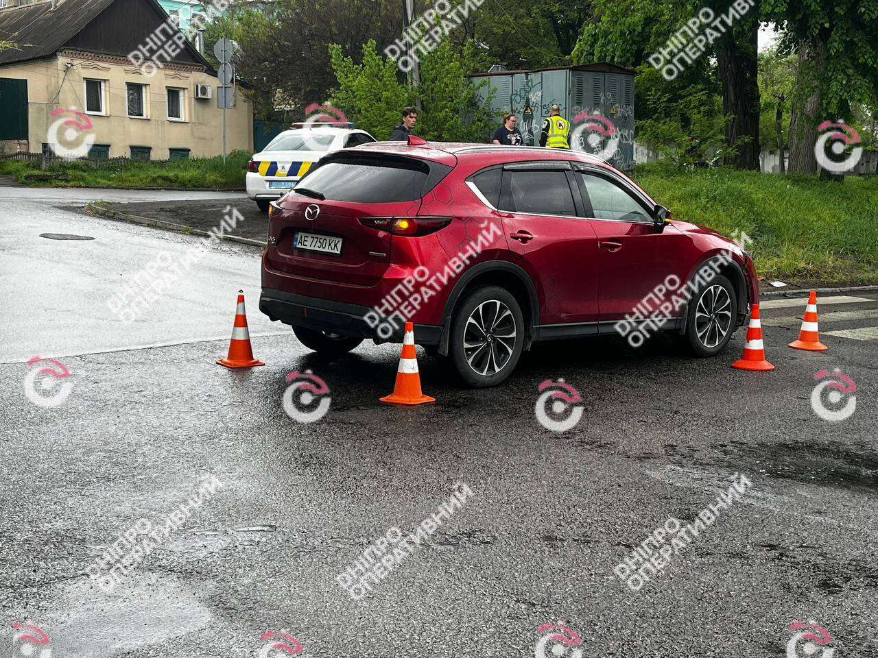ДТП на Щепкіна 11.05: зіткнулися мотоцикліст та Mazda - кадри