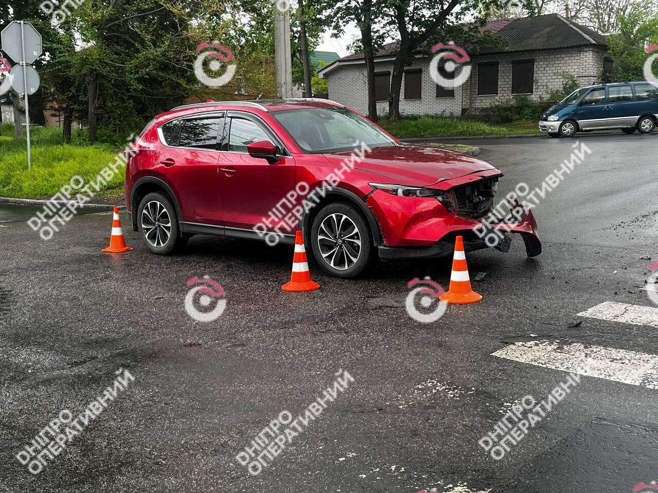 ДТП на Щепкіна 11.05: зіткнулися мотоцикліст та Mazda - кадри