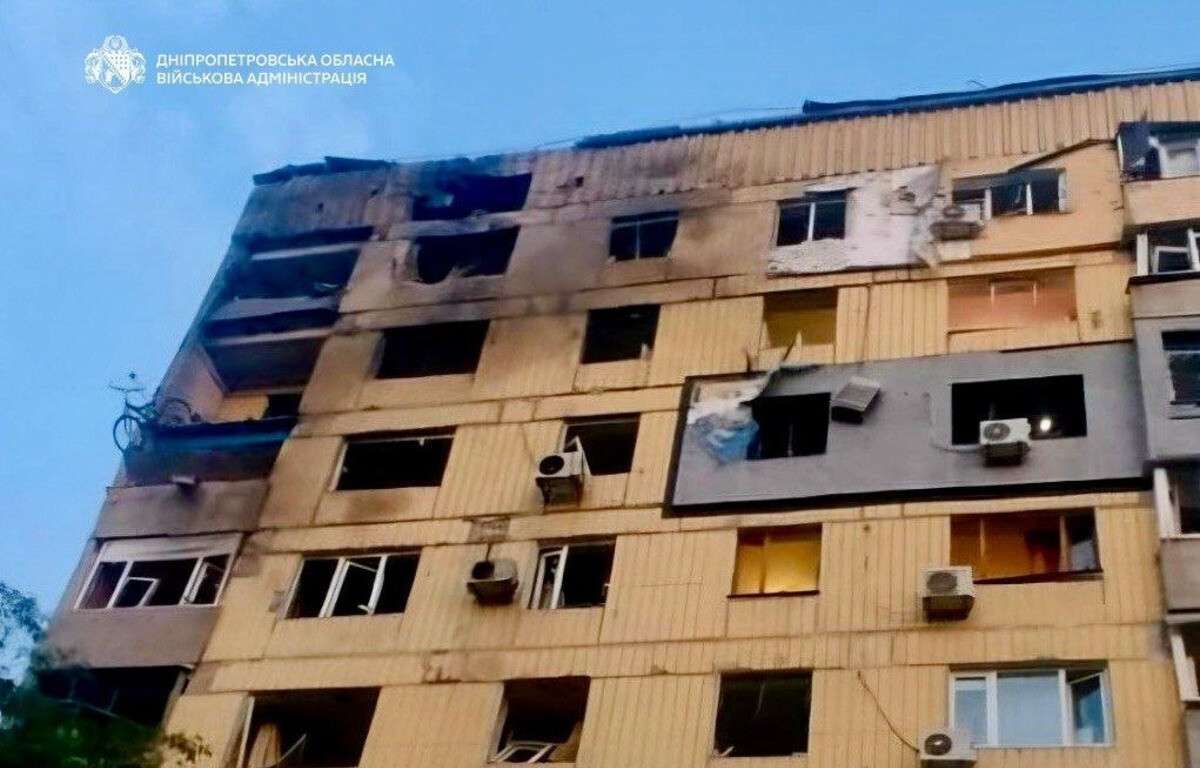 Лунали вибухи: як у Дніпрі та області минула ніч на 12 травня
Вранці у вівторок, 12 травня, у Дніпрі було гучно. Внаслідок ворожої атаки у місті пошкоджено транспортну інфраструктуру, сталася пожежа. Про…