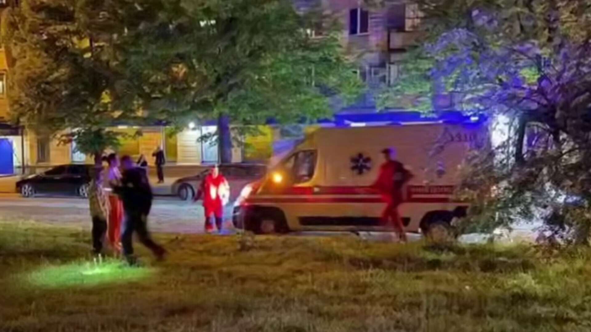 У Дніпрі на Поля посеред вулиці виявили закривавленого чоловіка: що відомо
У Дніпрі на проспекті Олександра Поля посеред вулиці виявили закривавленого чоловіка з тілесними ушкодженнями. Про це повідомляє «Дніпро Оперативний», посилаючись…