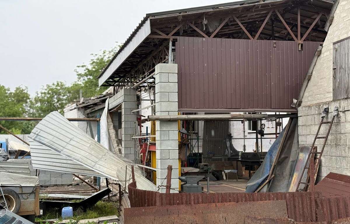 Куди звертатися дніпрянам, чиє житло постраждало через нічну атаку «шахедів»
Унаслідок нічної атаки російських безпілотників у Дніпрі постраждали приватні будинки та автівки містян. Куди звертатися по допомогу та як подати…