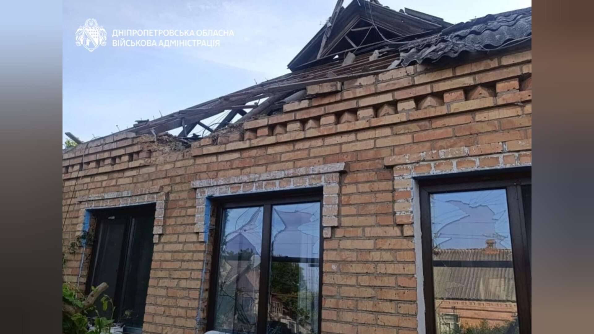 На Дніпропетровщині через російські атаки постраждали люди: як минула ніч на 19 травня
Протягом ночі проти вівторка, 19 травня, росіяни здійснили понад два десятки атак на три райони Дніпропетровської області. Пошкоджена цивільна інфраструктура,…