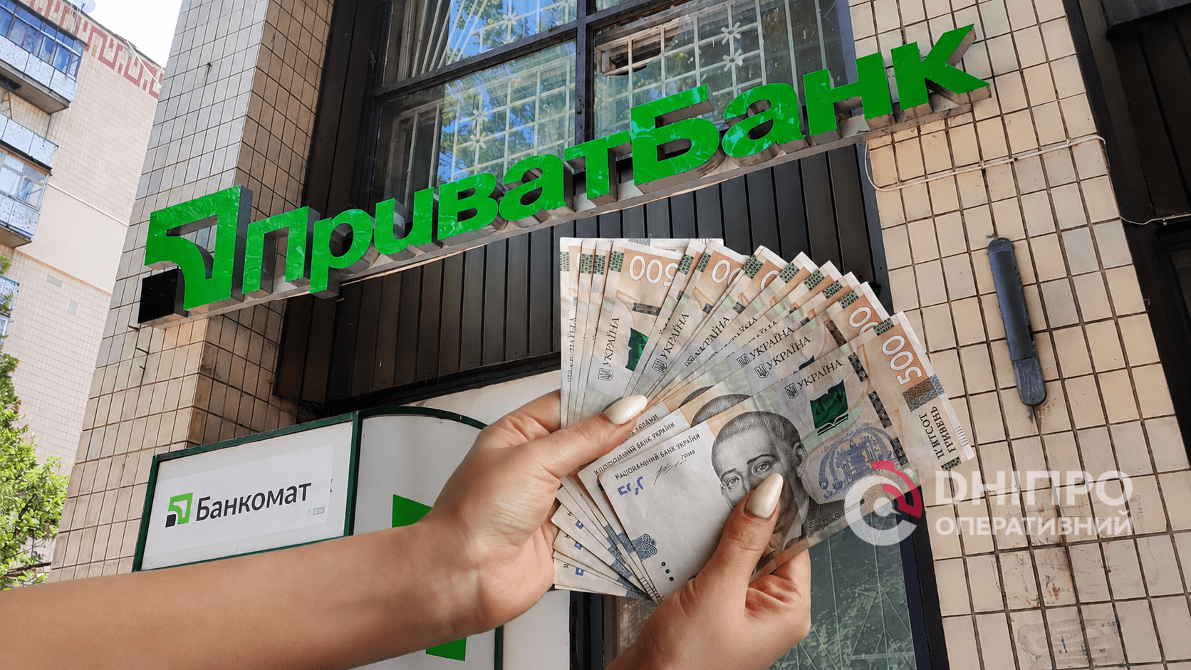 ПриватБанк змусив жінку роками платити за кредит шахраїв: історія з Дніпра
Жінка з Дніпра два роки доводила ПриватБанку, що це не вона, а шахраї використали гроші з її кредитної картки. Попри…
