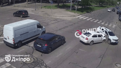 ДТП на просп. Поля 19.05: Renault ледь не перекинувся на бік