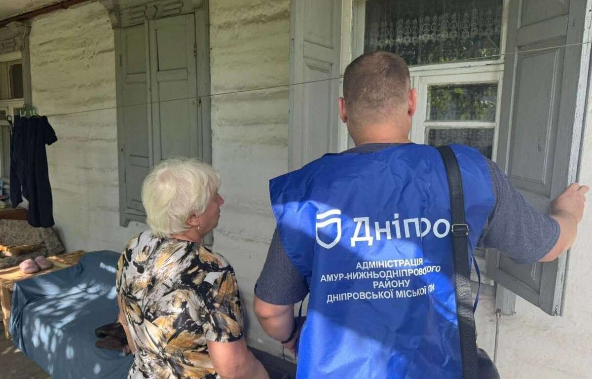 Пошкоджене майно після атаки БпЛА у Дніпрі: куди звертатися мешканцям
Цієї ночі Дніпро знову атакували ворожі БпЛА. Унаслідок ударів пошкоджень зазнали будинки містян та інше майно. “Дніпро Оперативний” розповідає, куди…