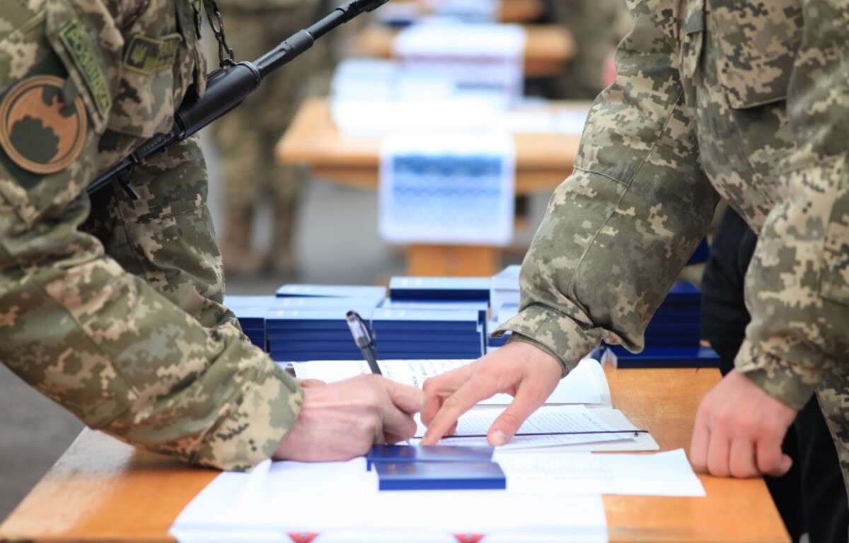 У ЗСУ можуть з’явитися короткі контракти на 6-9 місяців: що відомо
У Збройних силах України готують нові формати контрактів для військовослужбовців та добровольців. Про це повідомив Головнокомандувач ЗСУ Олександр Сирський в…