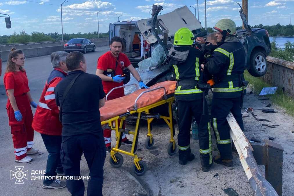 ДТП на мосту у Кам'янському