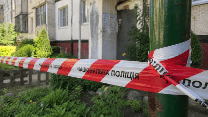 З вікна будинку на ж/м Тополя випала жінка