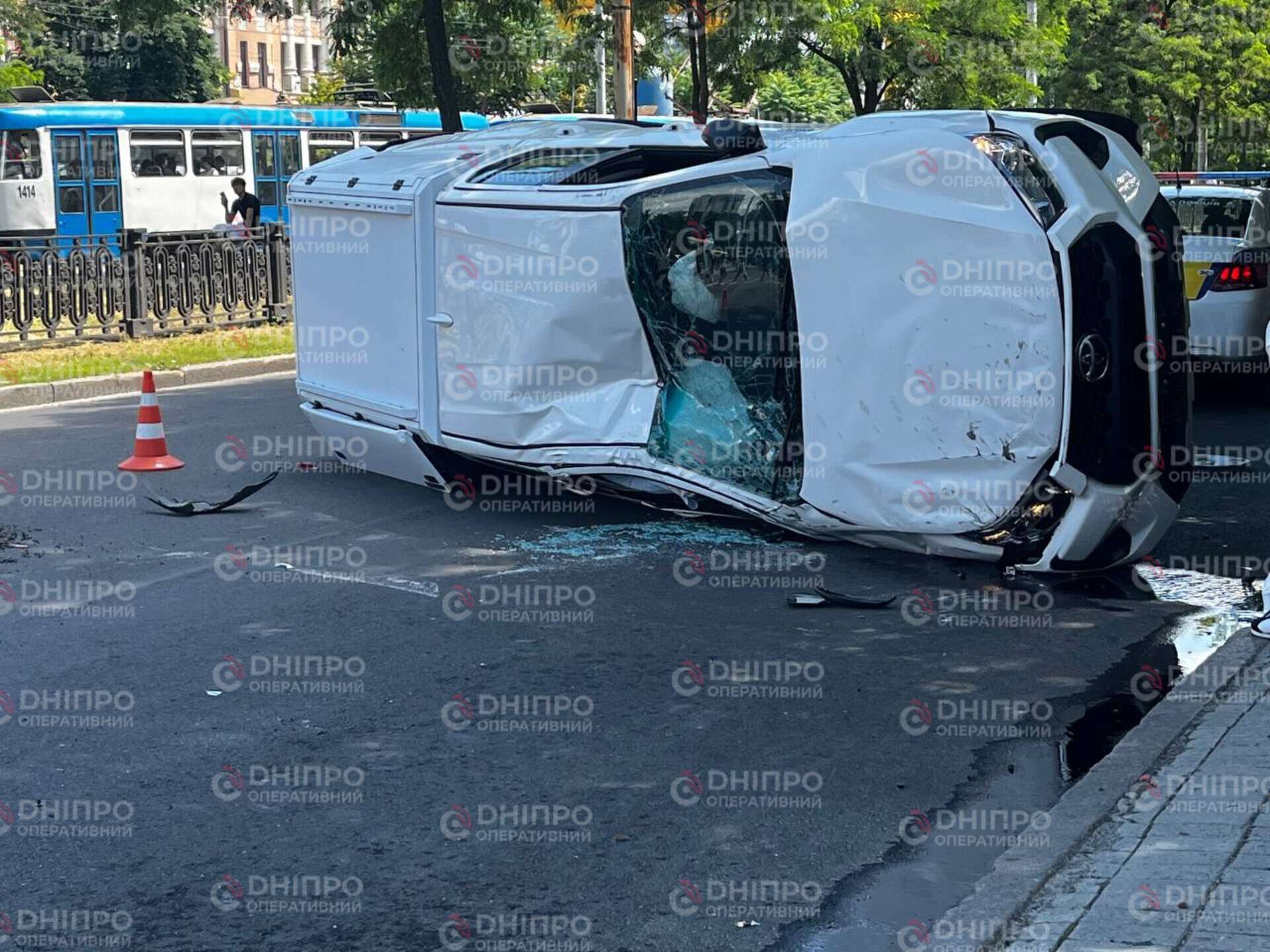Авто кілька разів перекинулося у центрі Дніпра 11.06