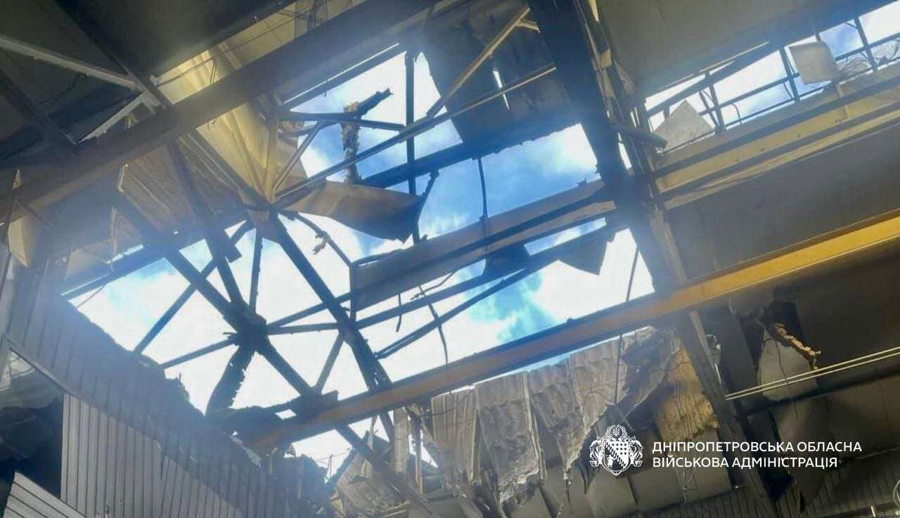 Ворог атакував підприємство у Дніпрі: є поранені
Російські війська вкотре атакували Дніпро. Внаслідок ворожого удару постраждали люди та зазнало пошкоджень одне з підприємств міста. Про це повідомляє…