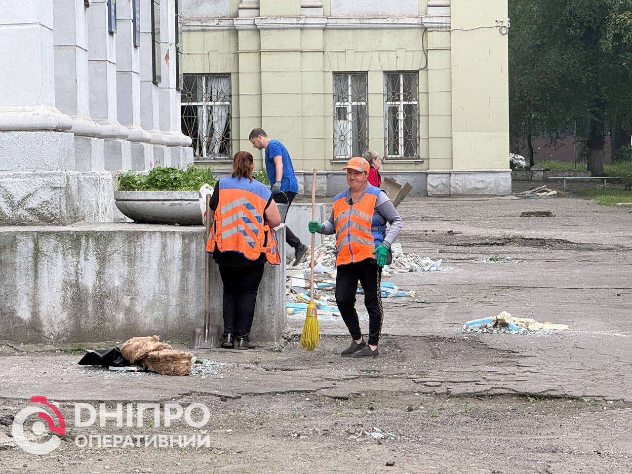 Атака на Дніпро 15.06: що відбувається на пошкоджених локаціях