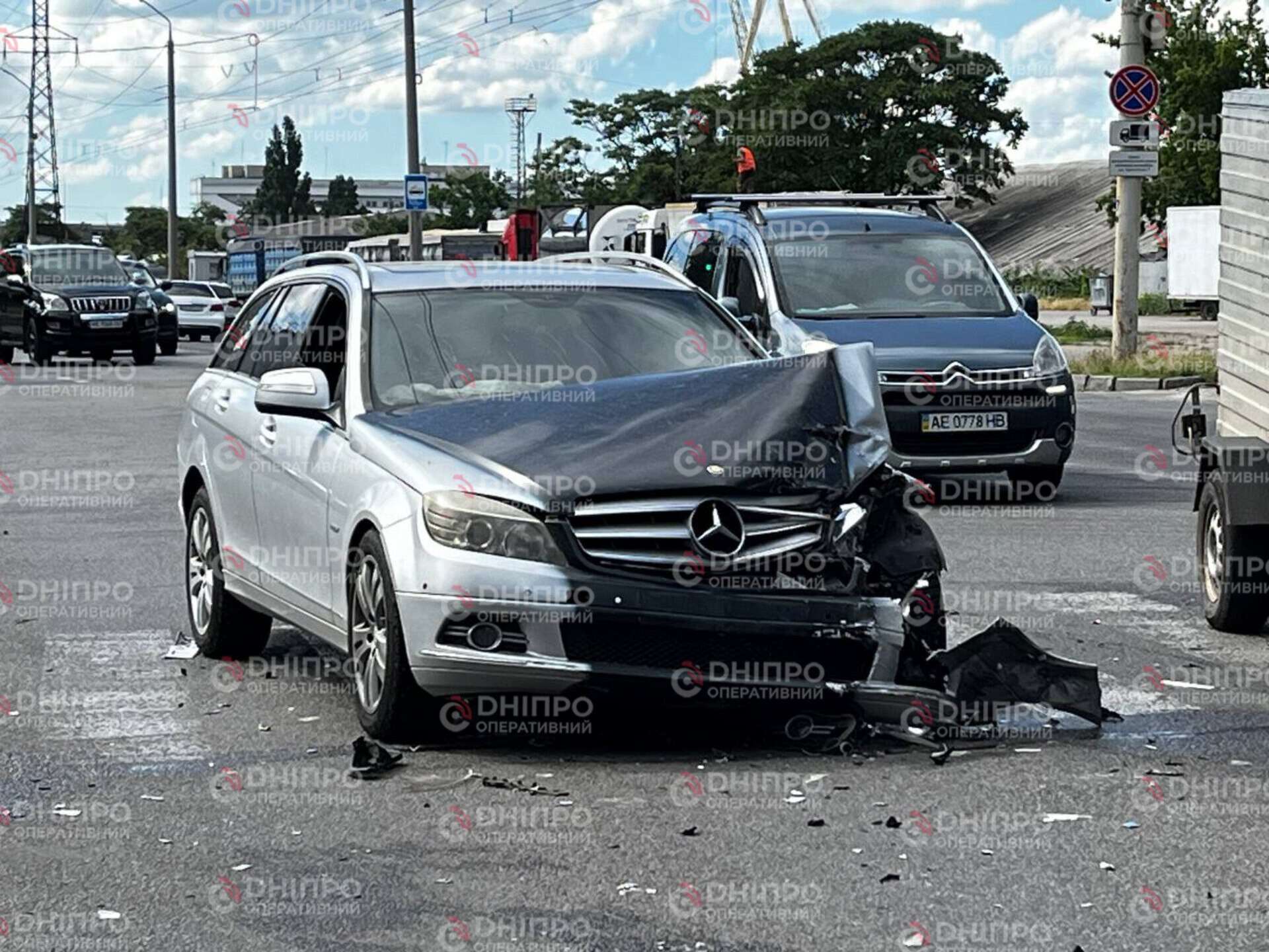 ДТП на Сичеславской Набережной 15.06: столкнулись Mercedes и SsangYong