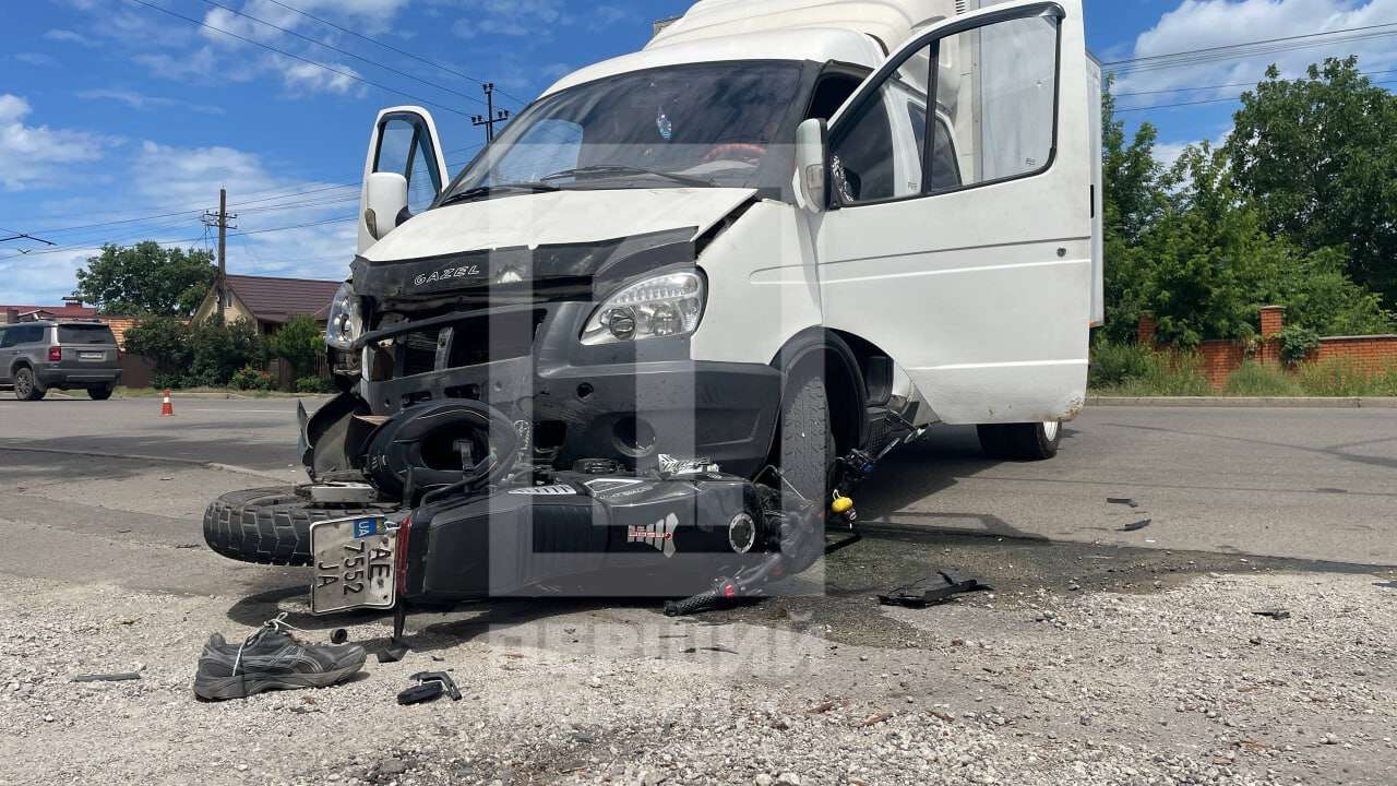 Мотоцикліст потрапив під мікроавтобус на Дніпропетровщині: відео