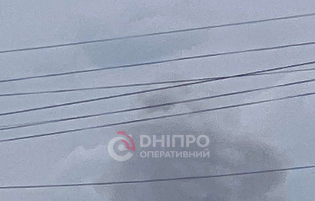 У Дніпрі чули вибухи: що відомо
У Дніпрі знову гучно – у місті пролунало кілька вибухів. На жаль, є влучання, повідомляє “Дніпро Оперативний”.
Перший вибух пролунав…