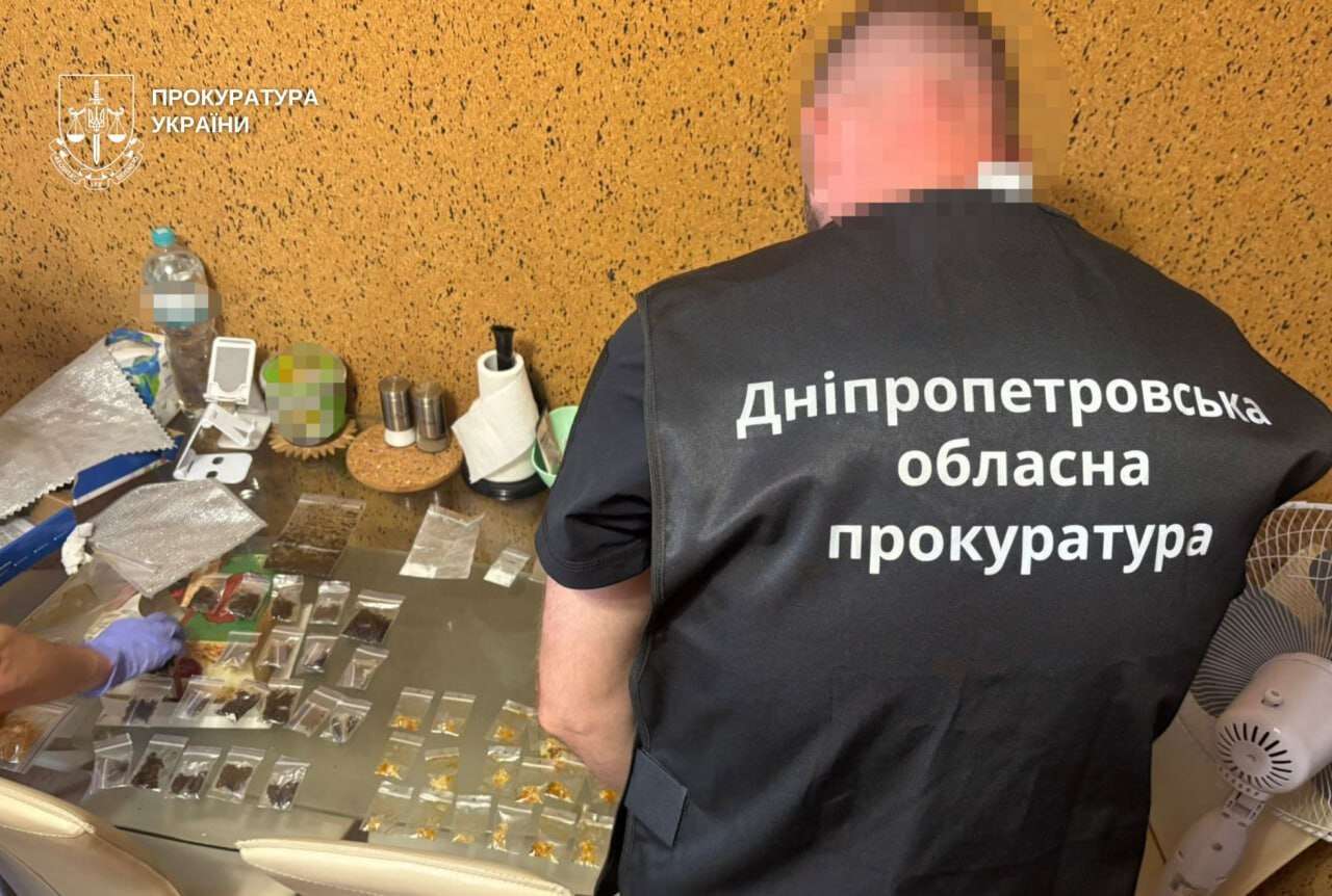 Кокаїн, PVP та метадон через Telegram: на Дніпропетровщині ліквідували дві наркогрупи