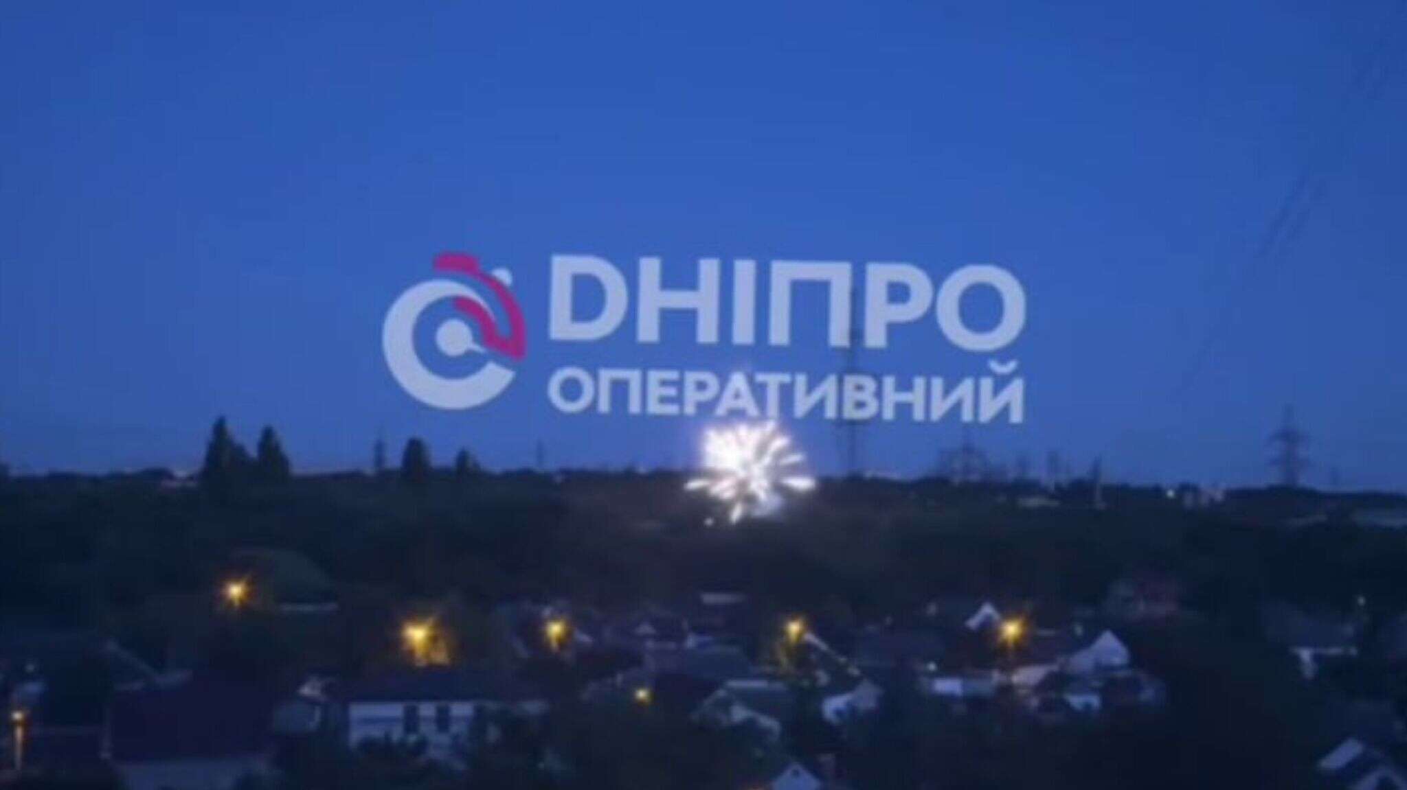 Ввечері у Дніпрі чули звуки, схожі на вибухи: що кажуть у поліції
Увечері п'ятниці, 19 червня, деякі мешканці правого берега Дніпра могли чути звуки, схожі на вибухи, а також бачити спалахи в…