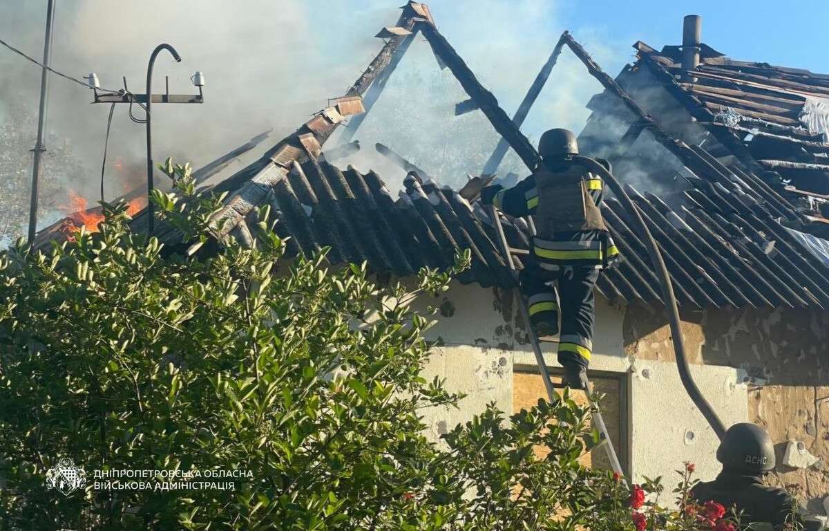 Було гучно в чотирьох районах: як на Дніпропетровщині минула ніч на 22 червня
Майже 20 разів ворог атакував чотири райони Дніпропетровщини безпілотниками та артилерією. Як минула ніч на 22 червня, повідомляє “Дніпро Оперативний”…