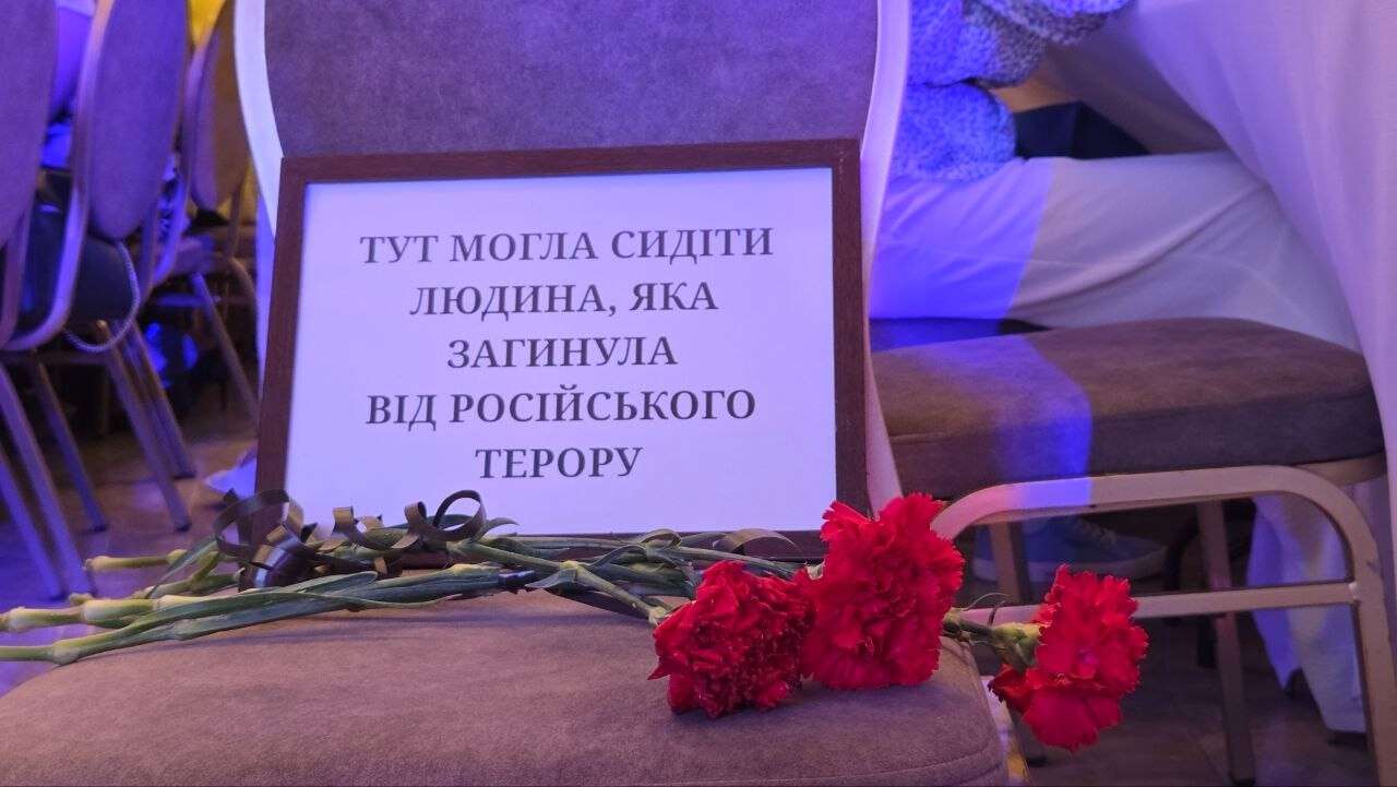 Alyona Alyona прочитала диктант для понад 1 000 дніпрян