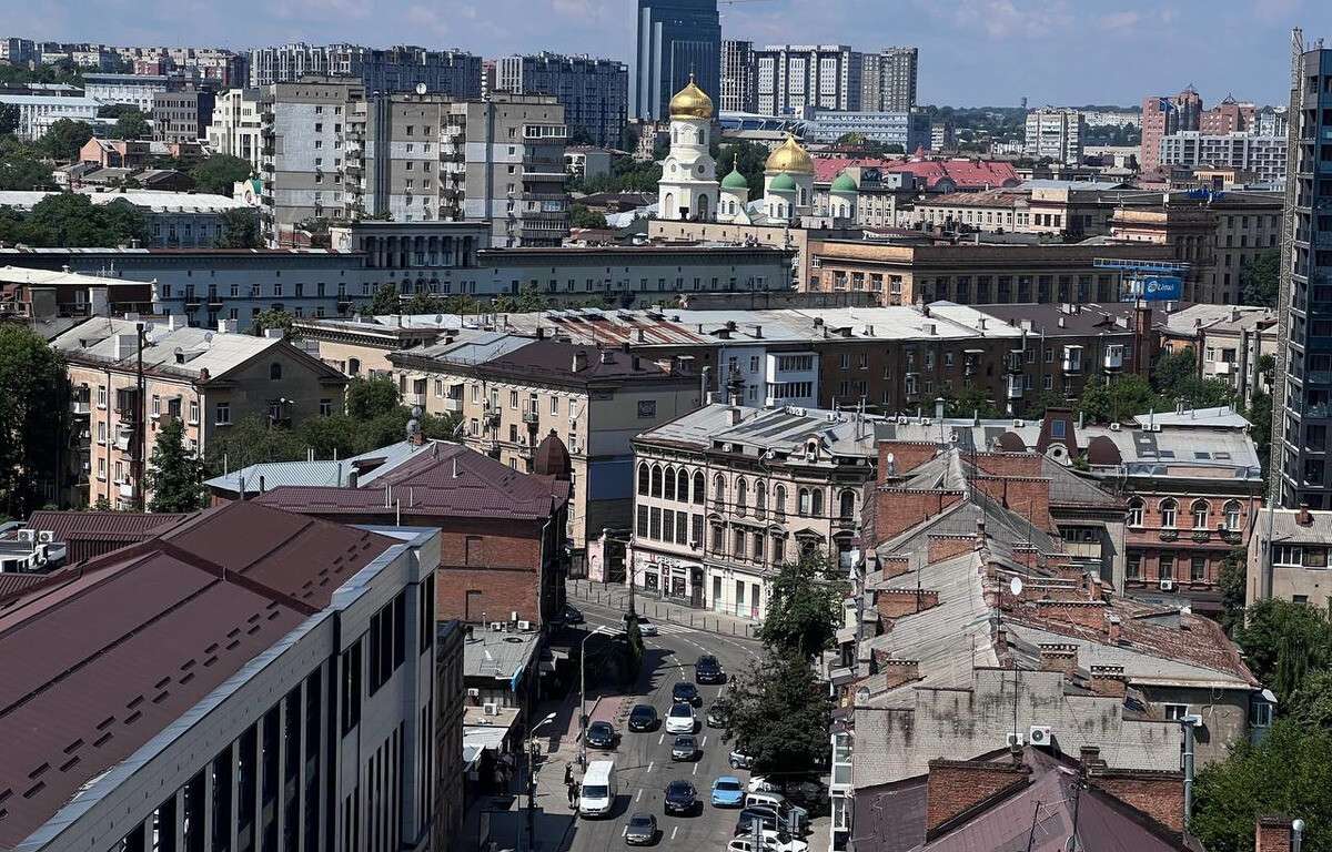 Прогноз погоди у Дніпрі на сьогодні, 1 липня 2026
У середу, 1 липня, увесь день у Дніпрі утримається ясна погода. Без опадів. Чи чекати сьогодні магнітних бур, детальніше розповість…