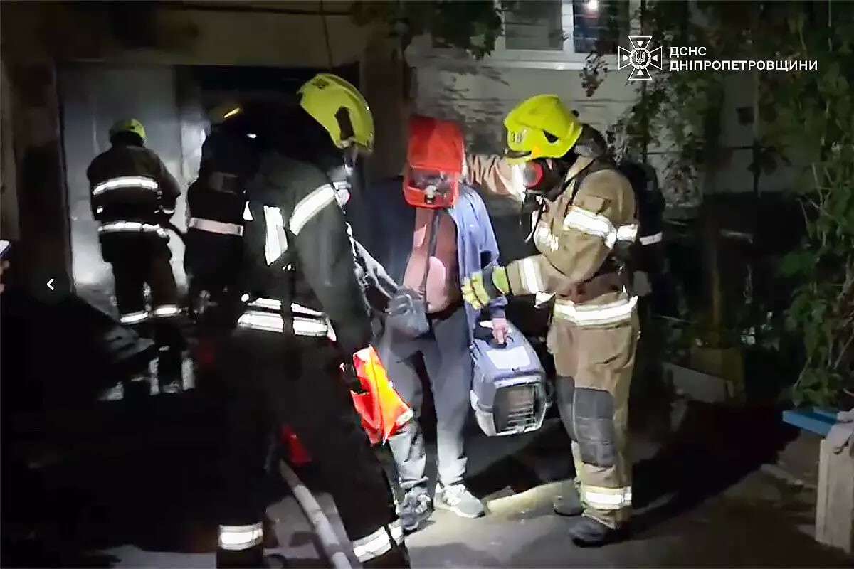 Горела многоэтажка на Днепропетровщине 01.07: спасены семеро человек