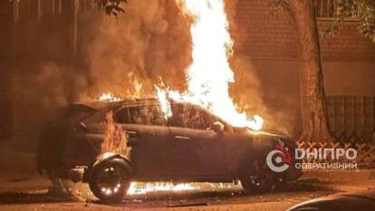 Горіло авто на Пилипа Орлика вночі 2 липня: що відомо