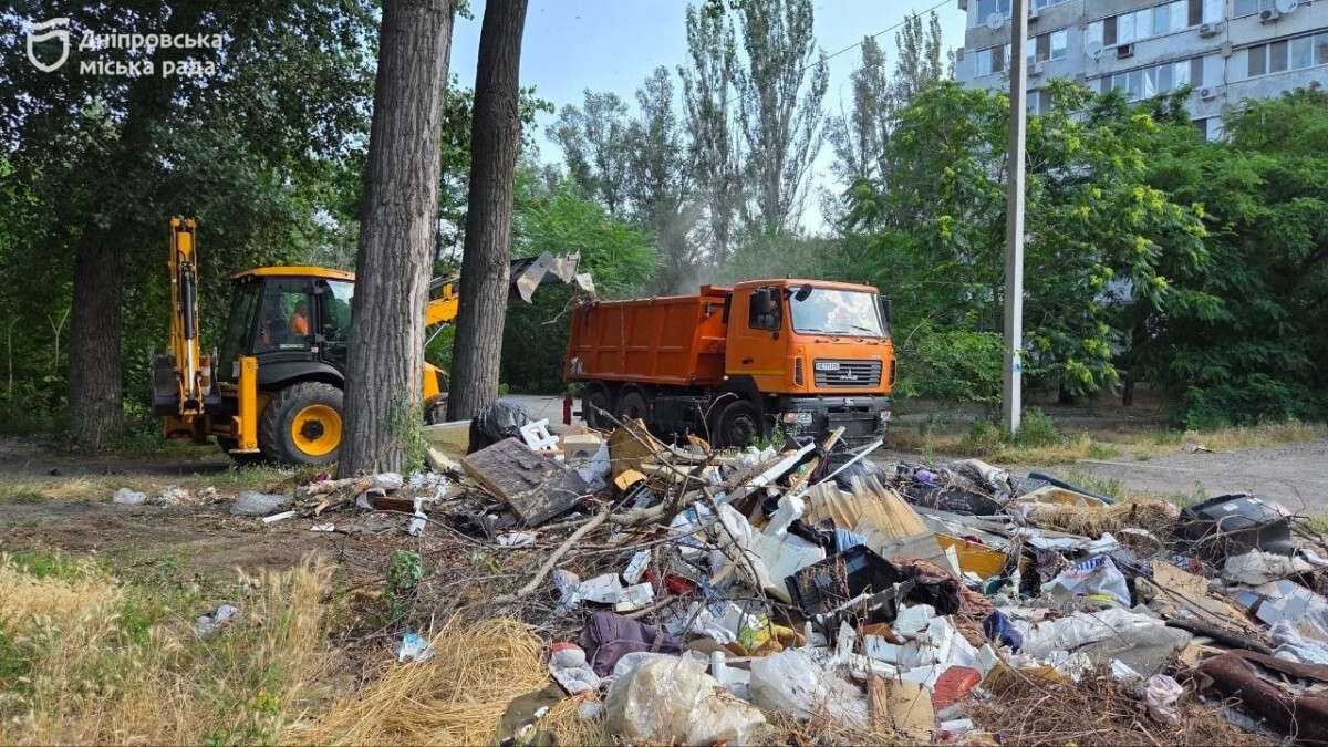 У Дніпрі борються зі стихійними сміттєзвалищами: як просуваються роботи на ж/м Покровський