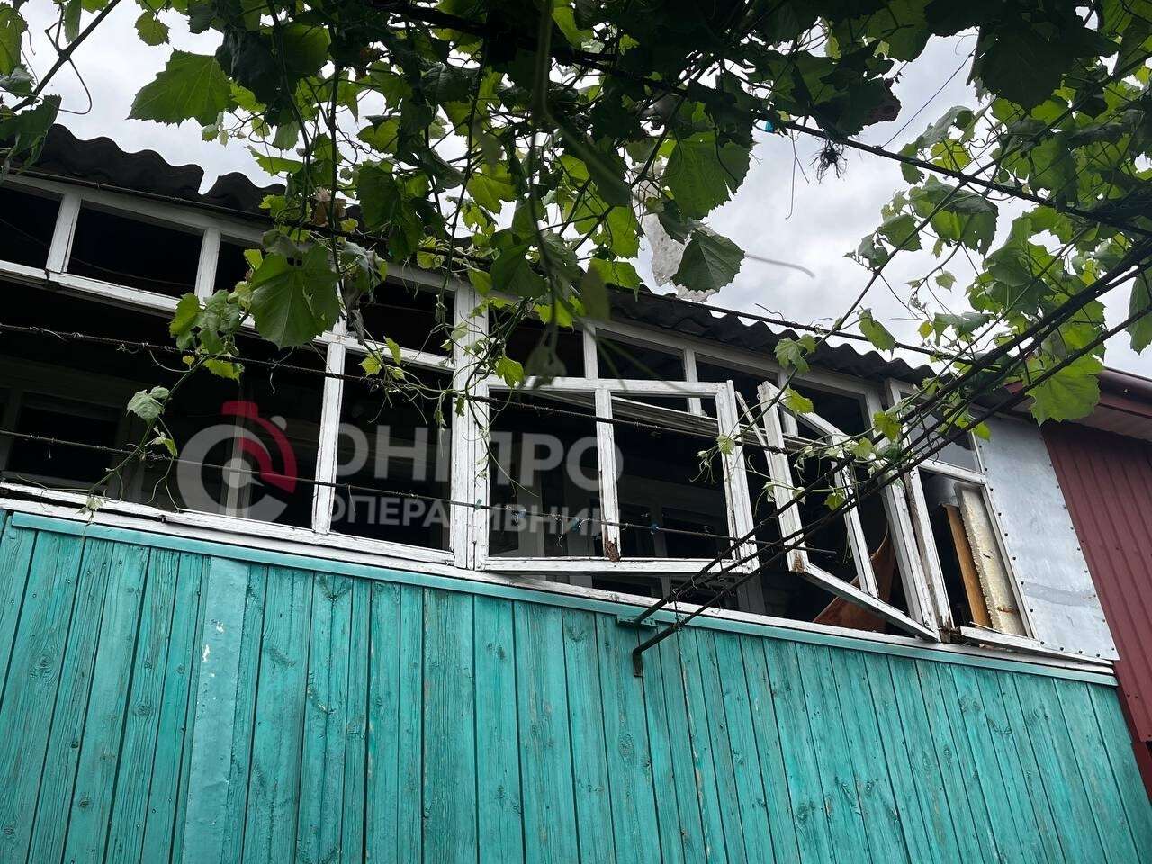 Атака на Днепр 6 июля: вражеский дрон попал во двор частного дома &mdash; подробности и кадры
