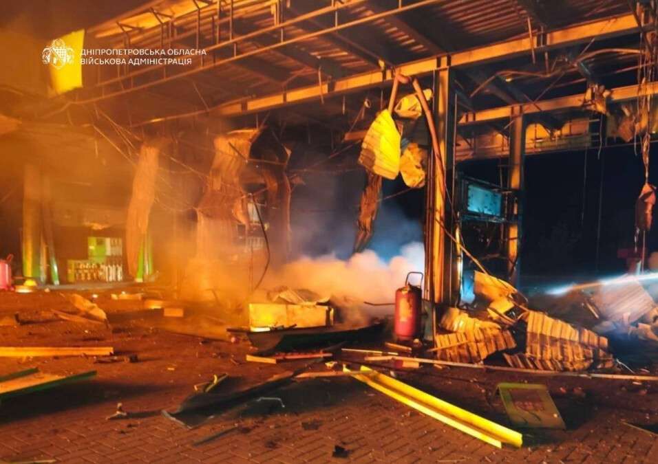 Згоріли СТО, склад і заправка: уночі ворог атакував Дніпропетровщину БпЛА, артилерією та авіабомбою